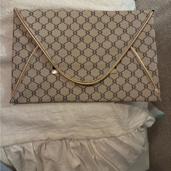 Clutch - Picture 1 of 1